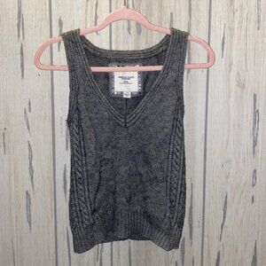 American Eagle Women’s Size Small Gray V Neck Sweater Vest